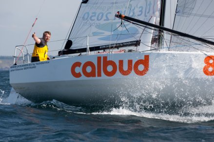 Radek Kowalczyk 19 w regatach Mini Fastnet