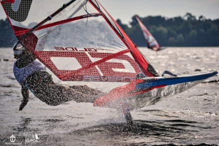 Trepczyński drugi, Wasiewicz dziesiąta. Polacy z mocnym startem Mistrzostw Świata U23 iQFOiL