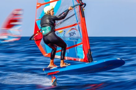 Paweł Tarnowski na czwartym miejscu kończy Mistrzostwa Europy w klasie iQFOiL, Anastasiya Valkevich na 10.